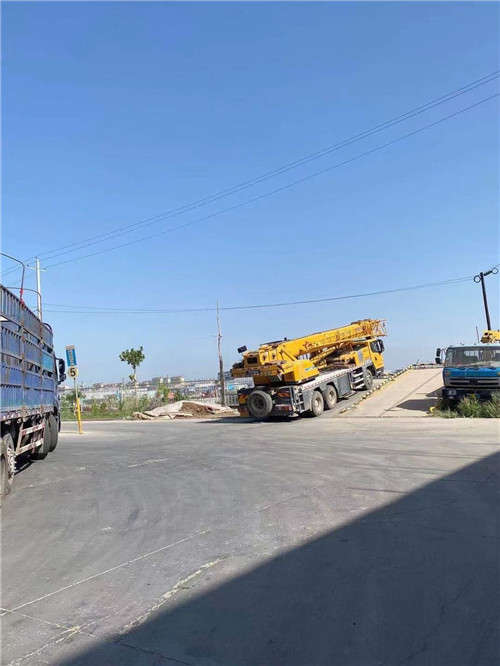 东港区25吨吊车的租赁价格大概是多少？