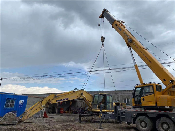 东港区25吨吊车的工作半径是多少？