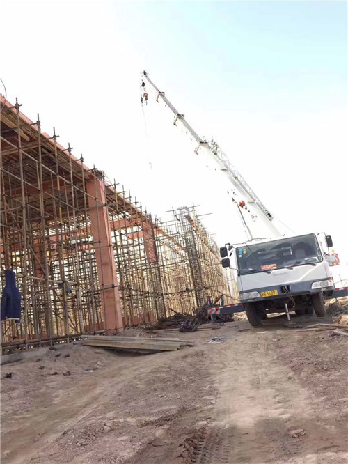 东港区吊车作业的安全注意事项有哪些？