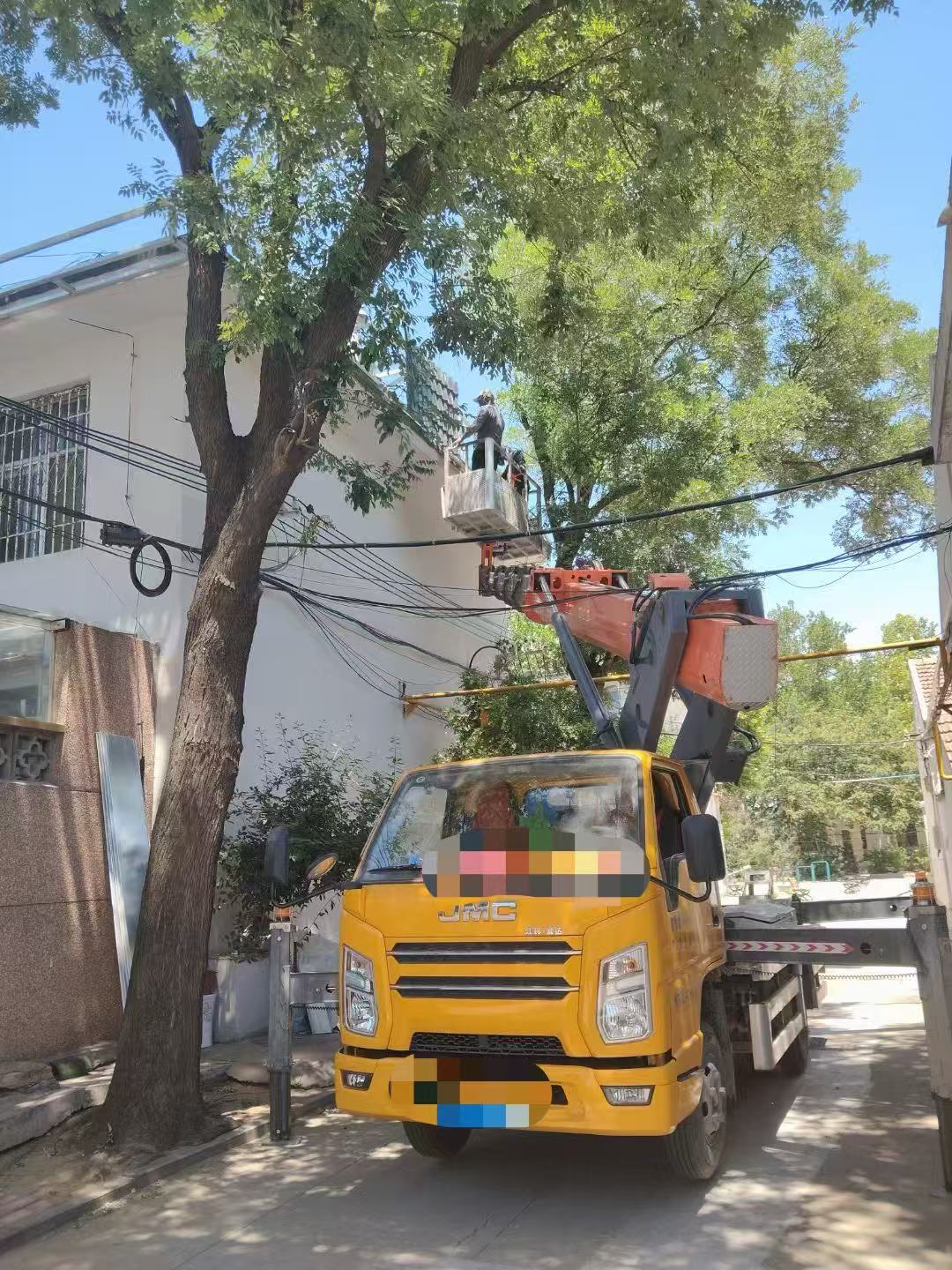 东港区高空作业车能吊装重物吗？最大承载多少公斤？